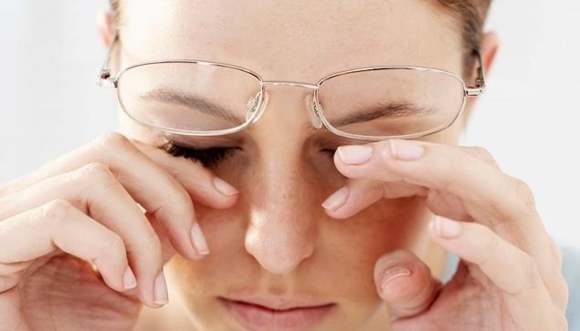 Dụi mắt làm viêm nhiễm giác mạc, kết mạc