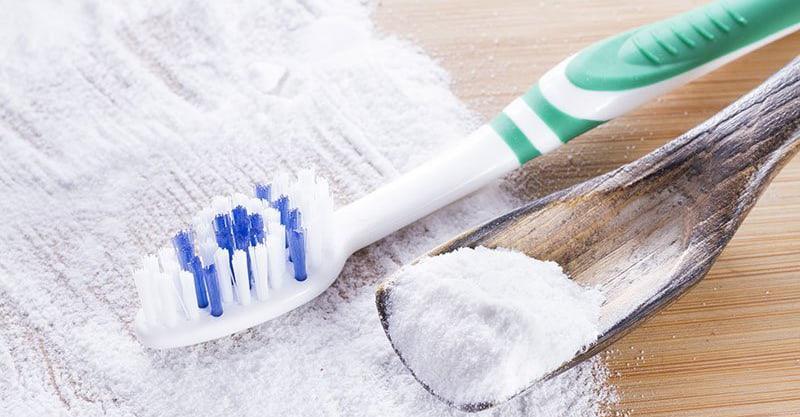 Baking soda với kem đánh răng cũng là một phương pháp hiệu quả