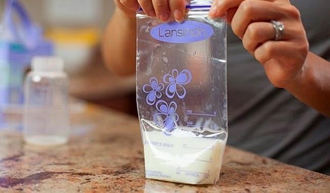 Các mẹ nên đựng sữa trong những đồ chuyên dụng