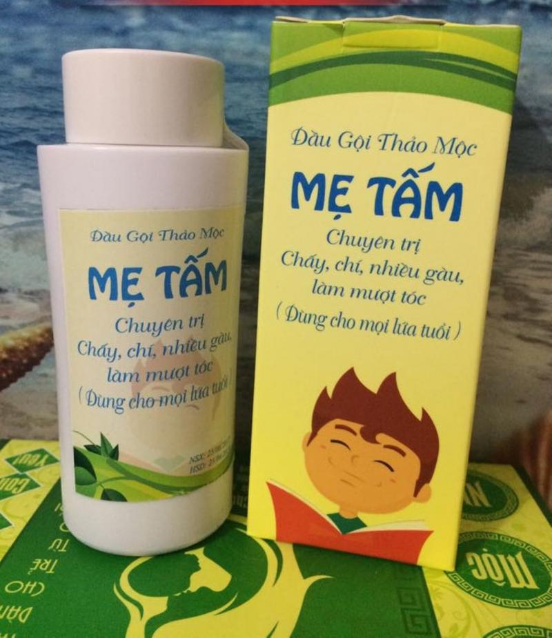 Dùng dầu gội trị chấy