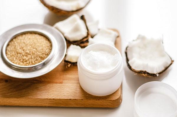 Lấy cao răng bằng đường nâu và muối