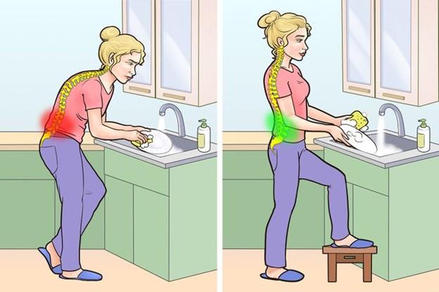 Đứng rửa bát sai tư thế
