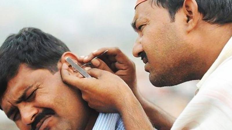 Dùng vật nhọn ngoáy tai làm tổn thương tai nghiêm trọng