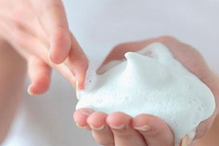 Dùng xà phòng Lifebuoy