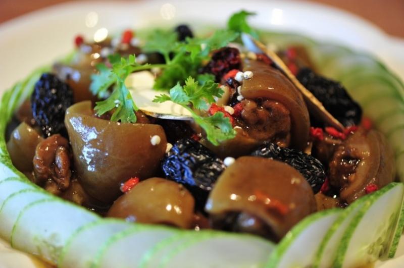 Đuôi heo hầm thuốc Bắc