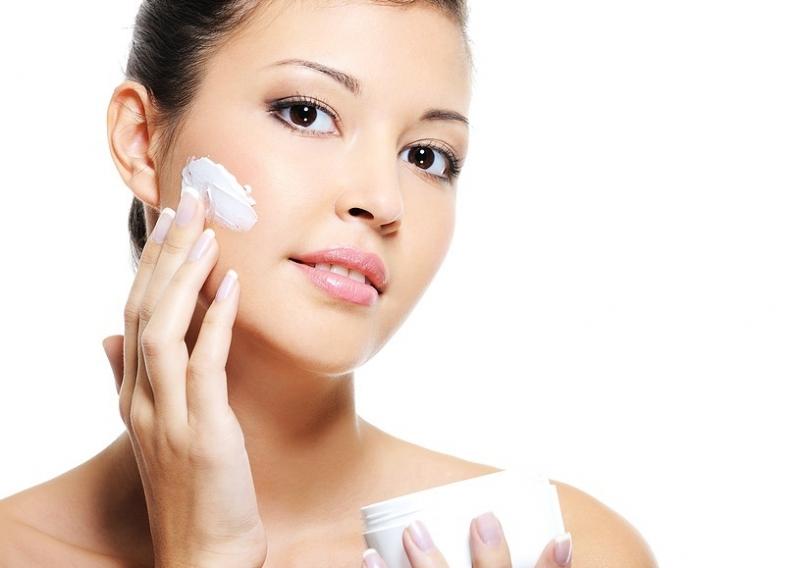 Dưỡng ẩm giúp cân bằng độ ẩm cho da