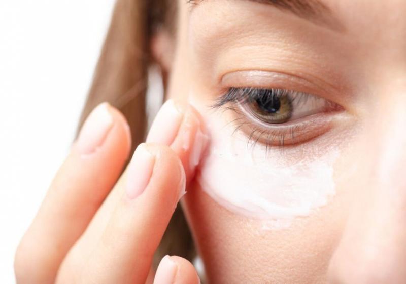 Dưỡng da vùng mắt để có được gương mặt rạng rỡ