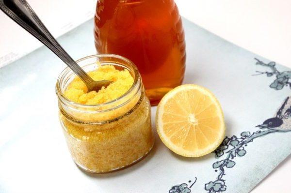 Tẩy lông mặt bằng đường, mật ong và chanh