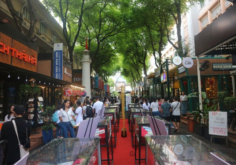Đường sách Nguyễn Văn Bình