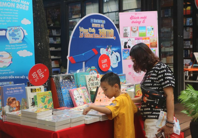 Đường sách Nguyễn Văn Bình