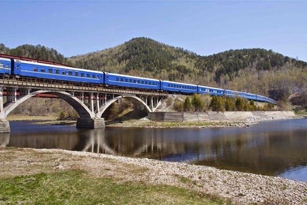 Tuyến đường sắt Siberia qua biển tuyệt đẹp