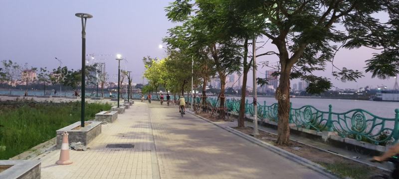 Đường ven Hồ Tây