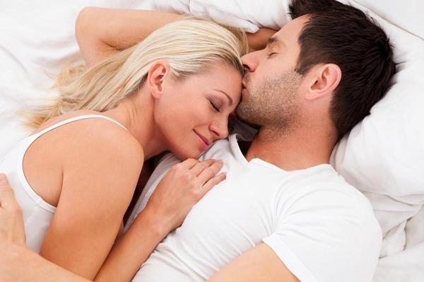 Sự gần gũi về mặt tình cảm cũng như sự hòa quyện về mặt thể xác sẽ giúp các cặp vợ chồng gán kết dài lâu
