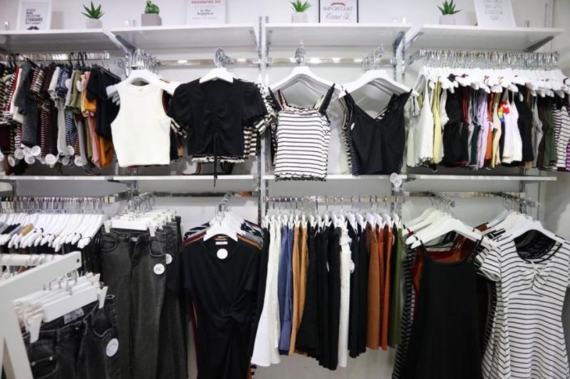 Bạn sẽ rất bất ngờ khi ghé shop bởi không gian rộng rãi được bày trí vô cùng tinh tế tại nơi đây