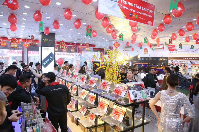 FPT Shop cùng chương trình “Back to school” từ tháng 7 - 9 hàng năm
