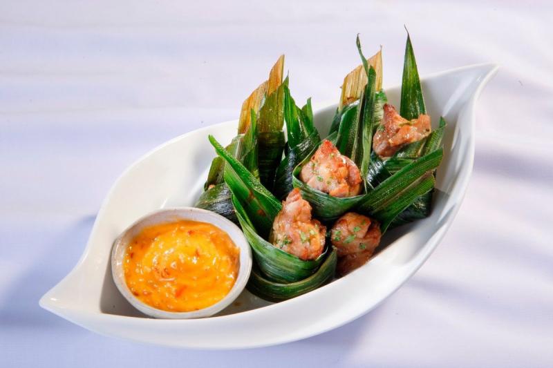 Gà cuốn lá nếp