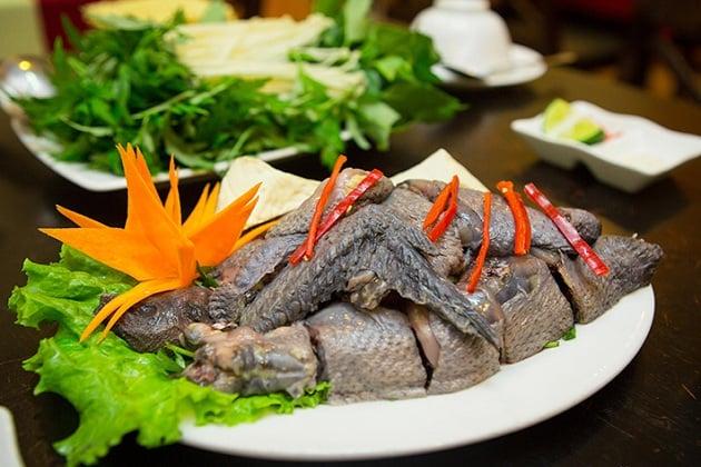 Gà đen Tủa Chùa