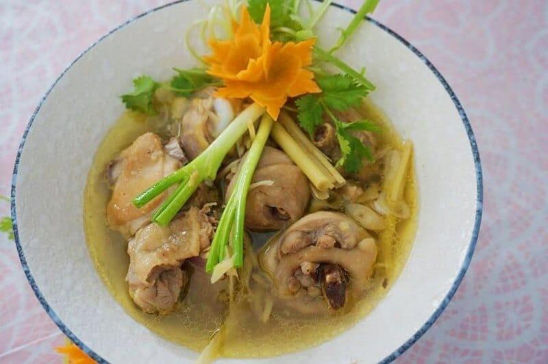 Gà Đông Tảo hầm sả