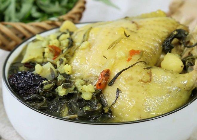 Gà hầm thuốc bắc hạt sen