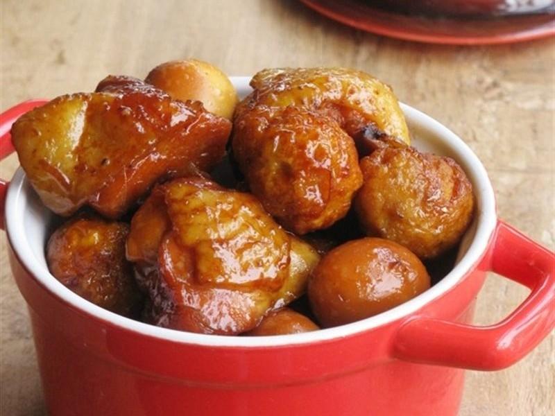 Gà kho trứng cút