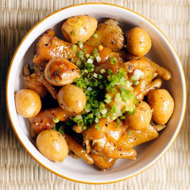 Gà kho trứng cút