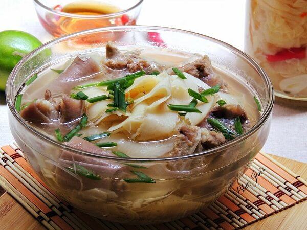 Gà nấu măng chua