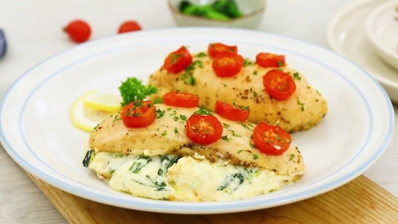 Gà nướng nhồi phô mai và cải bó xôi