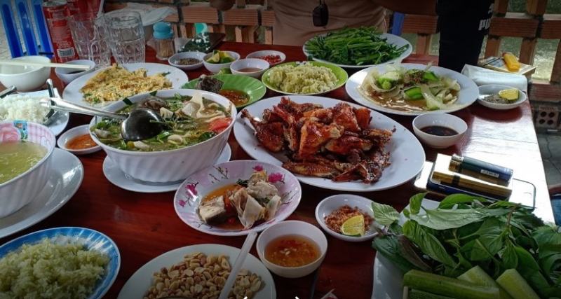 Gà Nướng Suối Tre