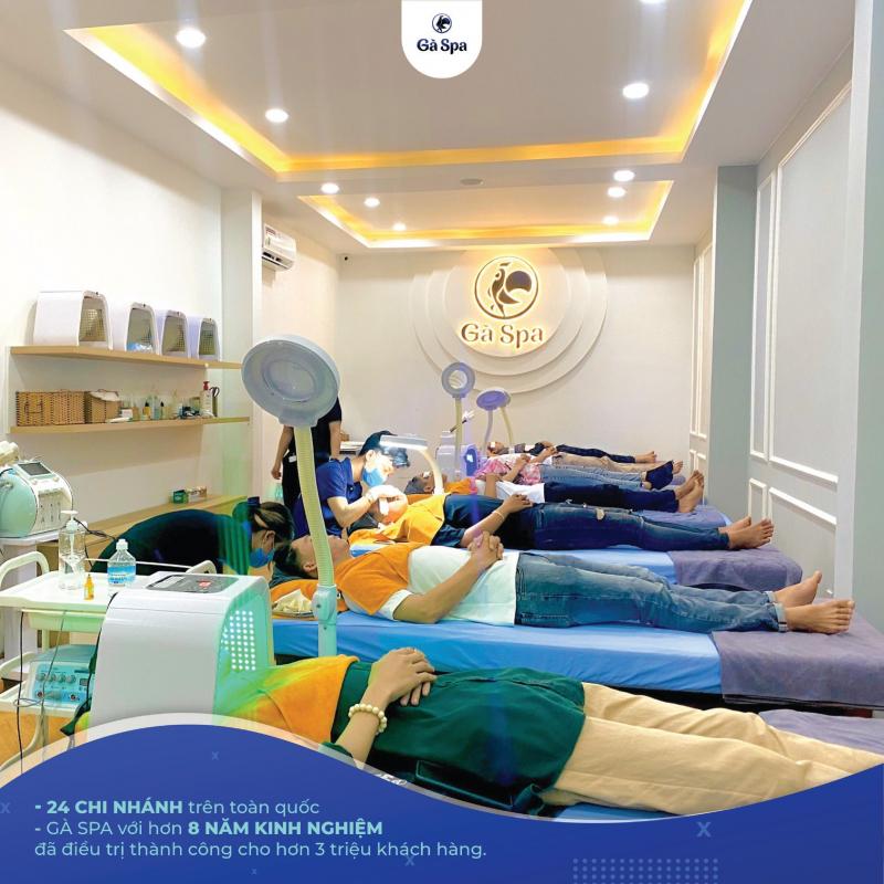Gà Spa sở hữu một đội ngũ kỹ thuật viên giàu kinh nghiệm, phong cách phục vụ chuyên nghiệp, tận tình