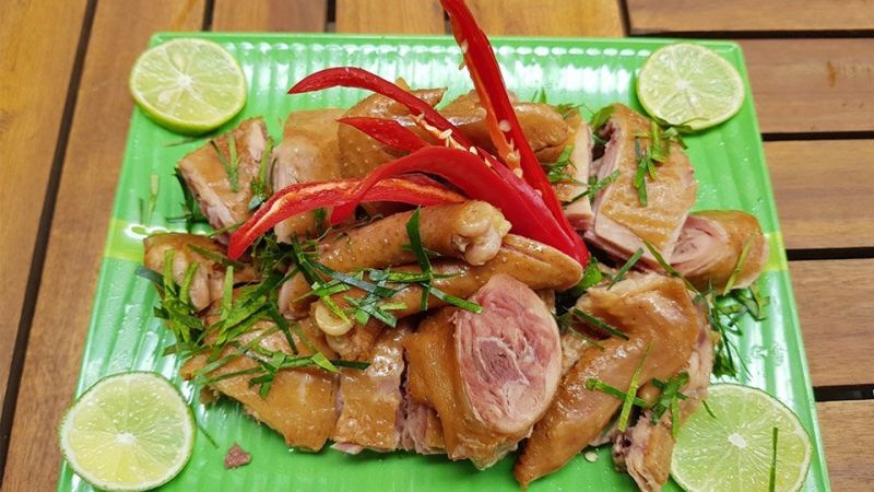 Gà ủ muối xông khói