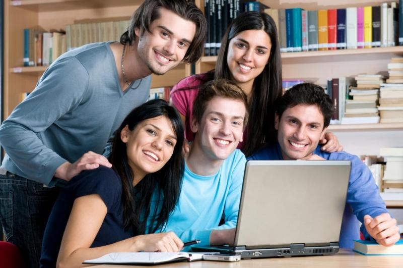 Thường xuyên giao tiếp, gặp gỡ mọi người