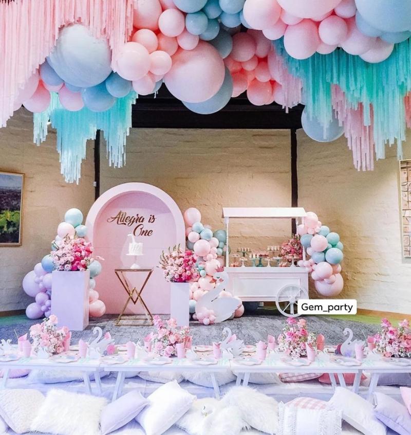 ﻿Gem Party Decor