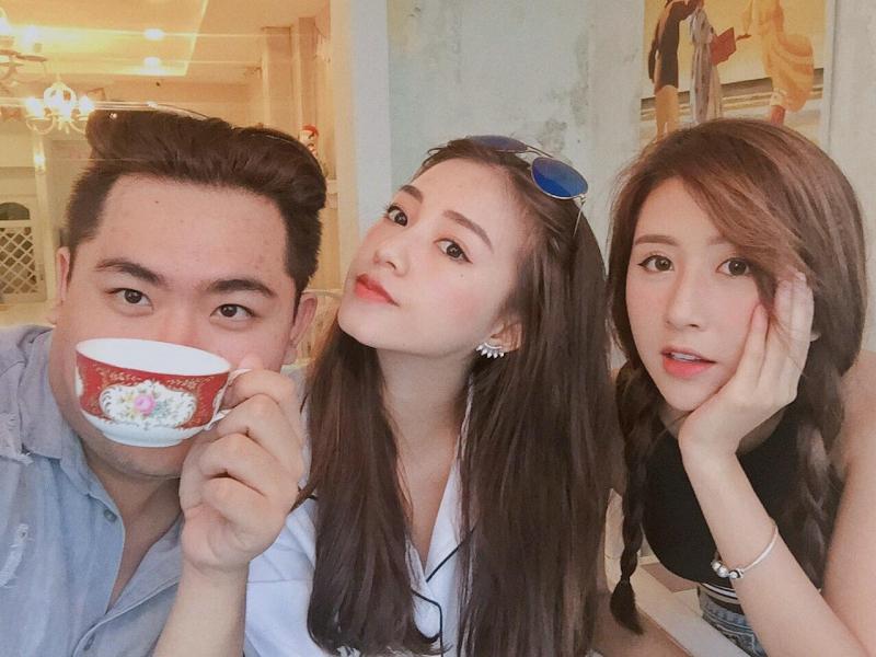 Bạn không nên ghen với các bạn nữ khác của anh ấy