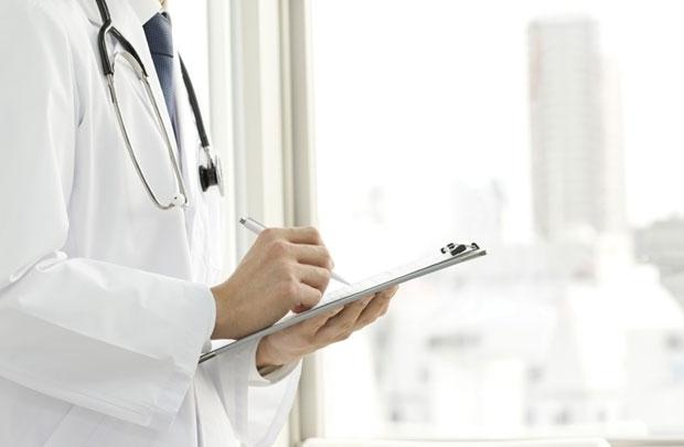 Ghi chép sổ sách và phiếu khám cho mẹ bầu