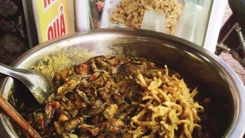 Gía bể và nem thính Lương Khánh Thiện