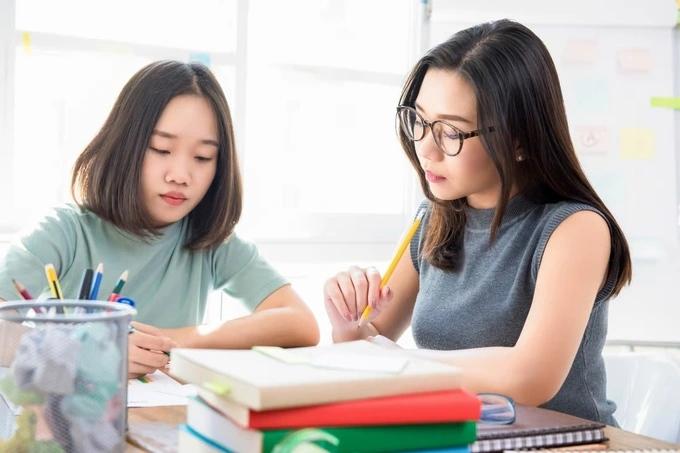 Gia sư, trợ giảng là công việc phù hợp với hầu hết các bạn sinh viên đặc biệt là các bạn sinh viên năm nhất, các kiến thức mà các bạn thu lượm trong 12 năm học nay có thể truyền lại cho các bạn học sinh cần ôn luyện.