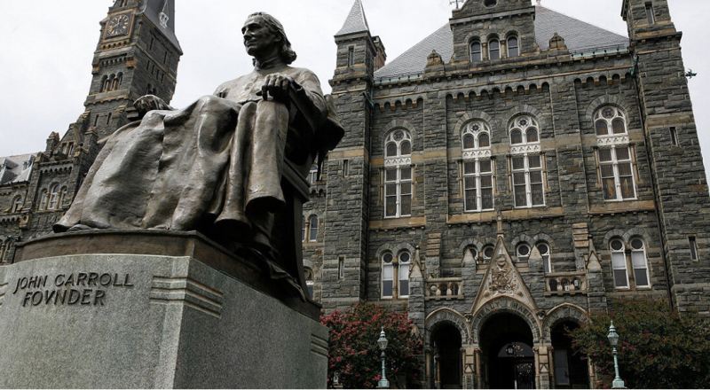 tượng Giám mục John Carroll tại trường đại học Georgetown