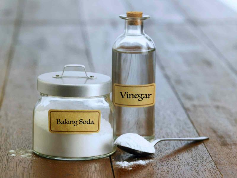 Giấm và baking soda