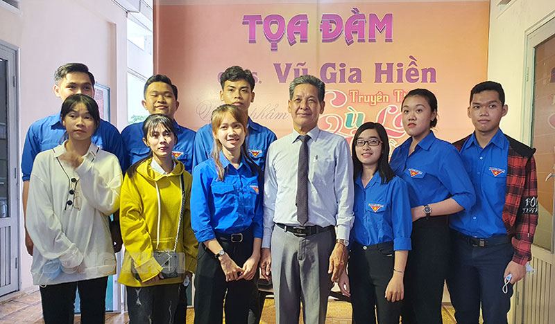 Độc giả trẻ gặp gỡ, giao lưu với GS, TS. Vũ Gia Hiền