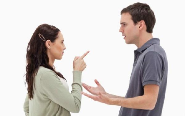 Giấu diếm vấn đề tài chính với bạn đời