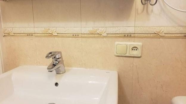 Giấy dán tường và gạch đường viền