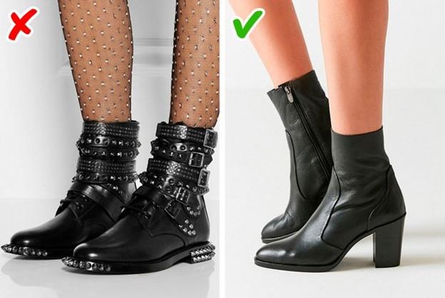 Giày kết hợp quá nhiều chi tiết kim loại