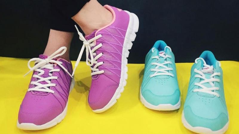 Một kiểu giày sneaker cho nữ