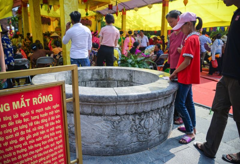 Giếng Mắt Rồng