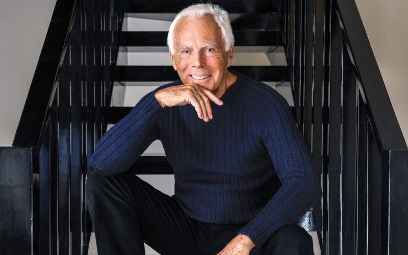 Nhà thiết kế thời trang Giorgio Armani.
