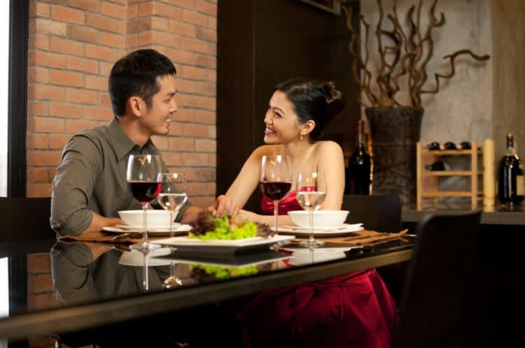 Bạn quyến rũ trong mắt chàng
