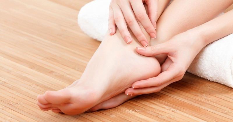 Tinh bột nghệ giúp gót sen hồng hào