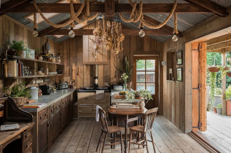 Không gian decor tối khi có ánh sáng tự nhiên lại trở nên hài hòa hơn