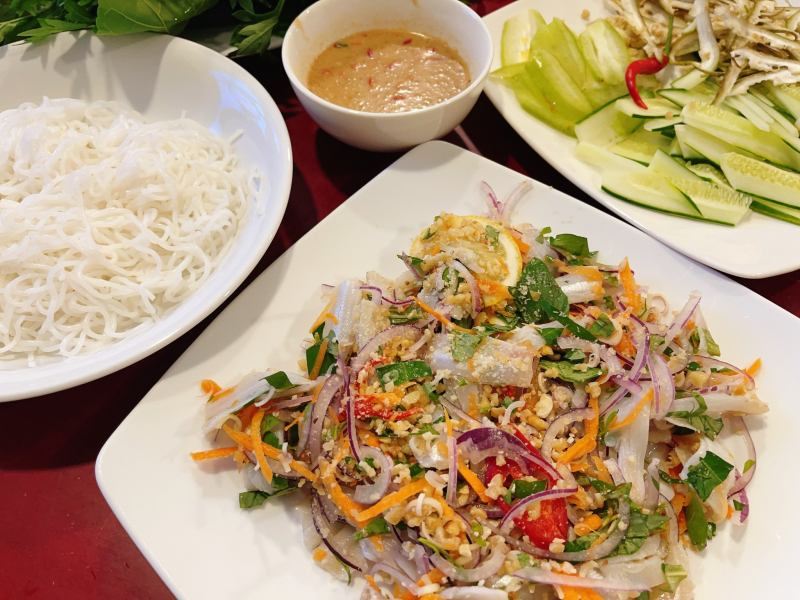 Gỏi cá trích Trinh Đặng