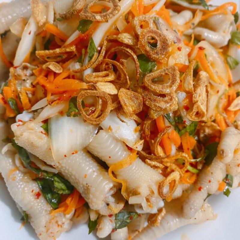 Gỏi chân gà bóp hành tây